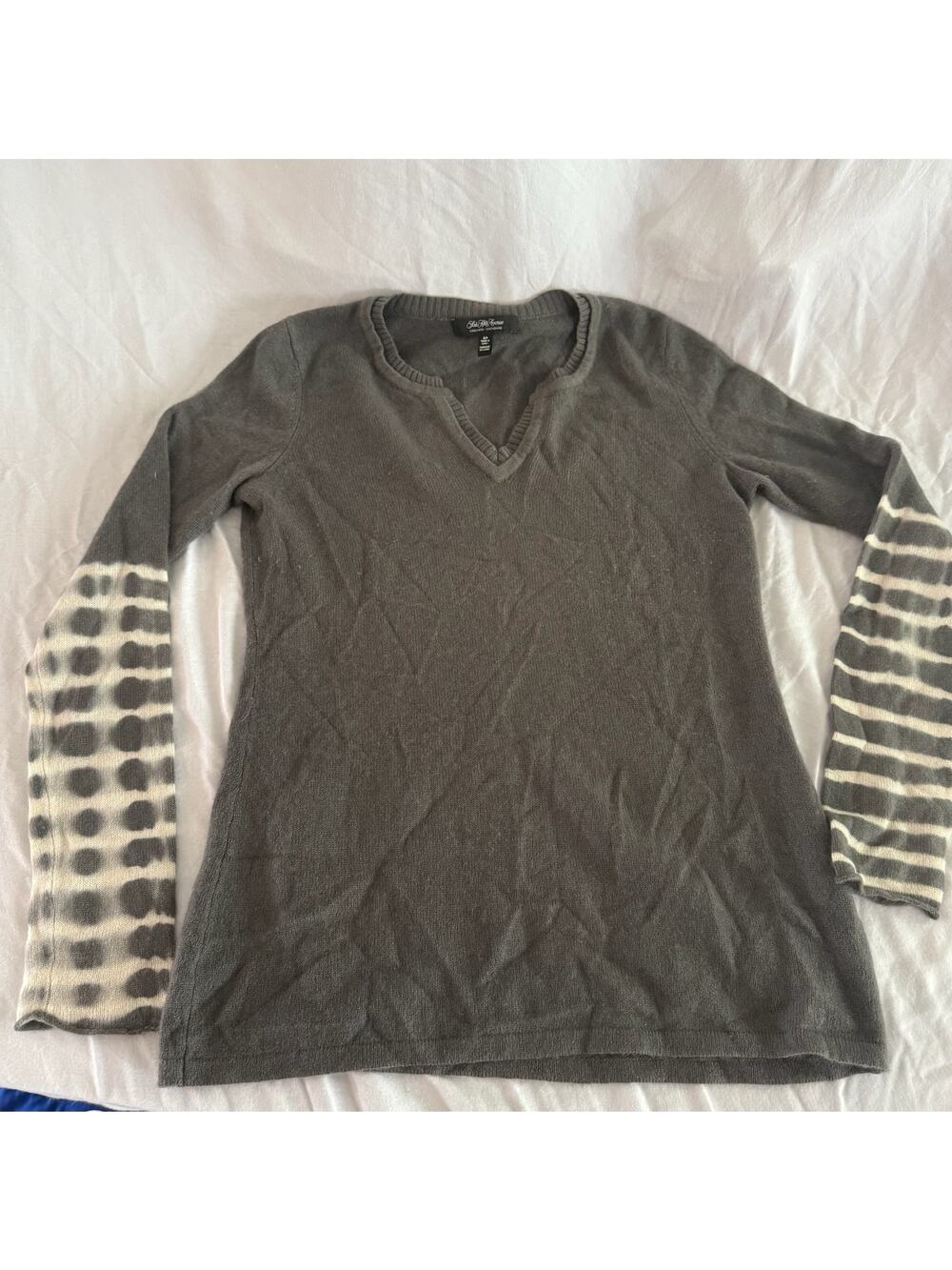 Saks Fifth Avenue cashmere sweater size small